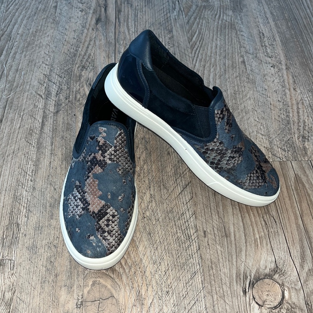 NWOT Vaneli Yodel Sport slip on Sneakers